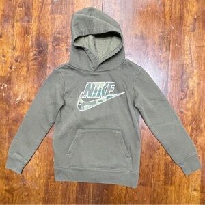 Nike Boys Small 4-5 Green Camo Pullover Hoodie Swoosh Fleece Sweatshirt